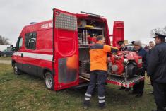 Zajistit odbornou pomoc přijelo družstvo píseckých hasičů