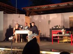 Setkání dvou partnerských párů na&nbsp;společné večeři