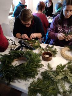Výroba adventních věnců