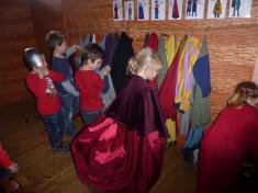 Co si  vestředověku oblékneme?